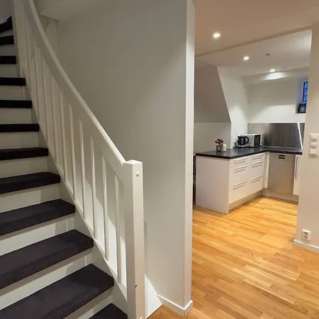 Penthouse At Heart Of - Four Bed 2 Bath Apartment *