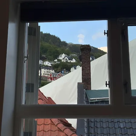 Penthouse At Heart Of - Four Bed 2 Bath * Bergen