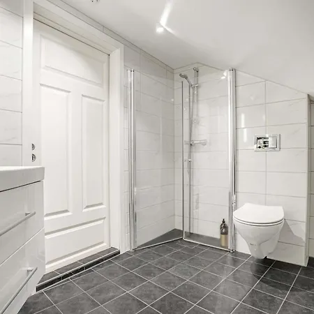 Penthouse At Heart Of - Four Bed 2 Bath * 베르겐