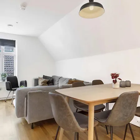 Penthouse At Heart Of - Four Bed 2 Bath *