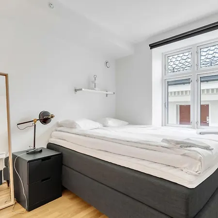 Penthouse At Heart Of - Four Bed 2 Bath Bergen