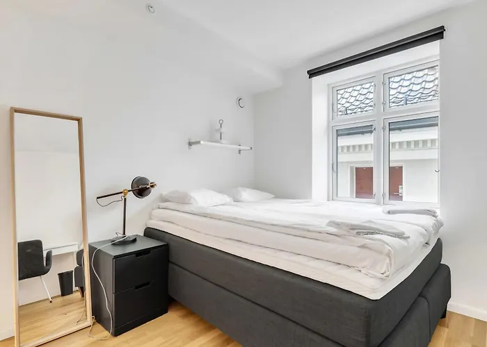 Penthouse At Heart Of - Four Bed 2 Bath ברגן